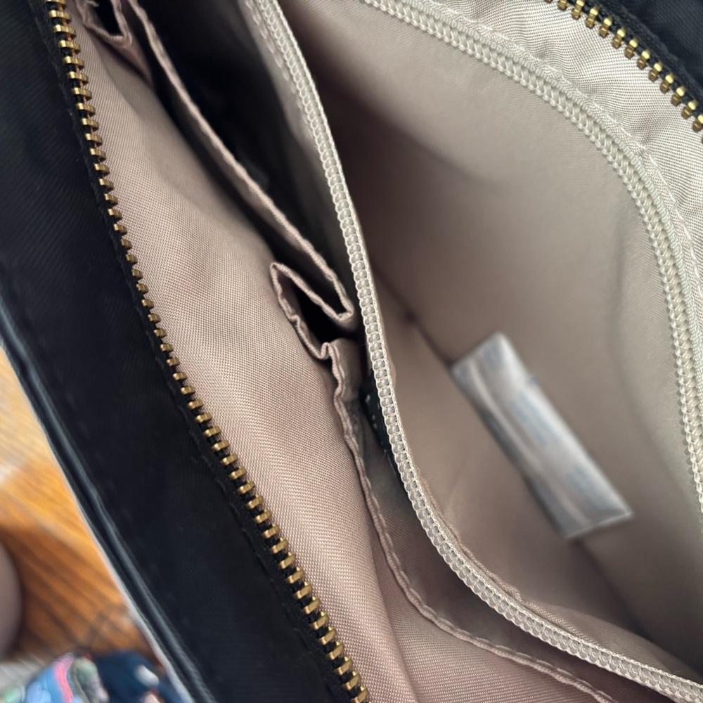 Kipling Shoulder/Crossbody Bag Black Gold Hardware Like New Double Front Pockets - Picture 4 of 7